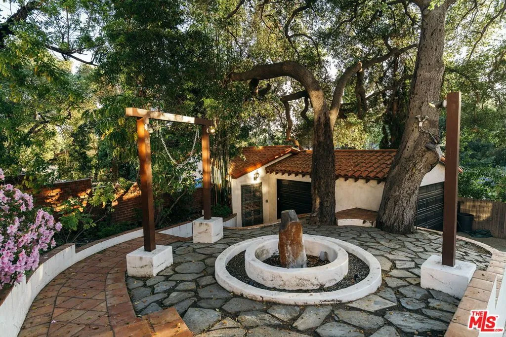 1664 Las Flores Drive, Glendale, California 91207 home-pic-52